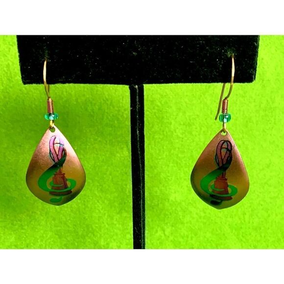 Vintage Musical Note Pink Metal Hook earrings, Unmarked - Picture 1 of 2